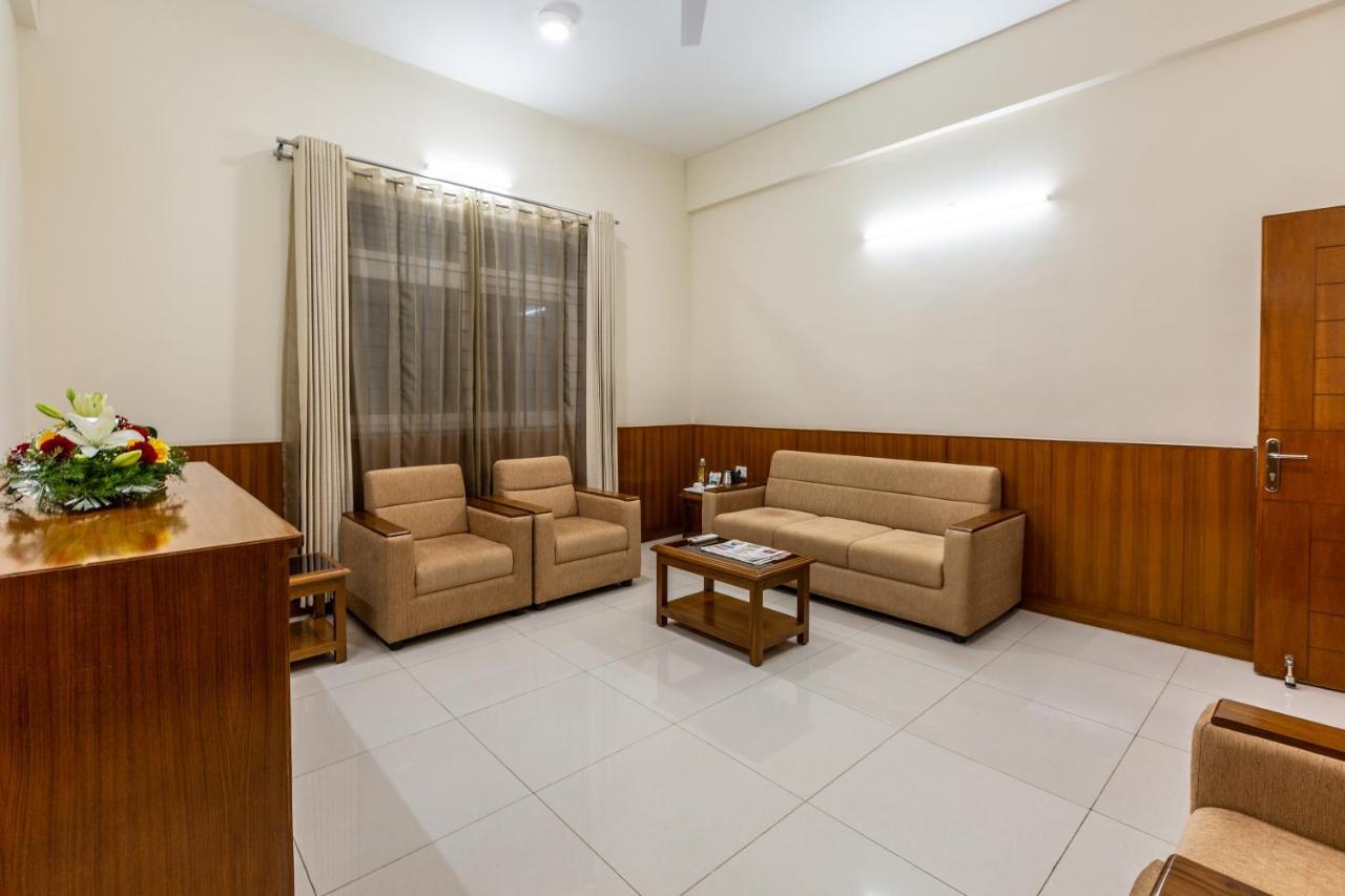 Kstdc Kumarakrupa Hotel Bangalore Luaran gambar