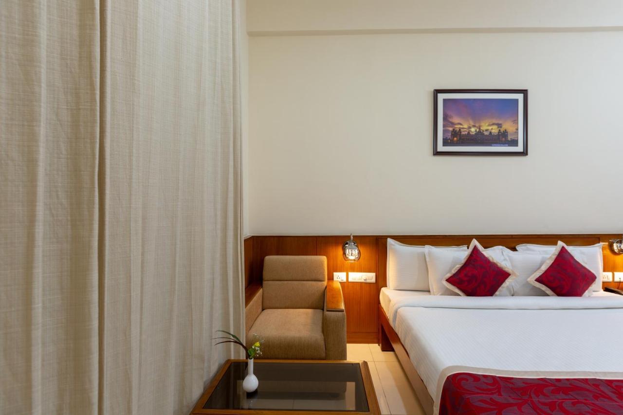 Kstdc Kumarakrupa Hotel Bangalore Luaran gambar