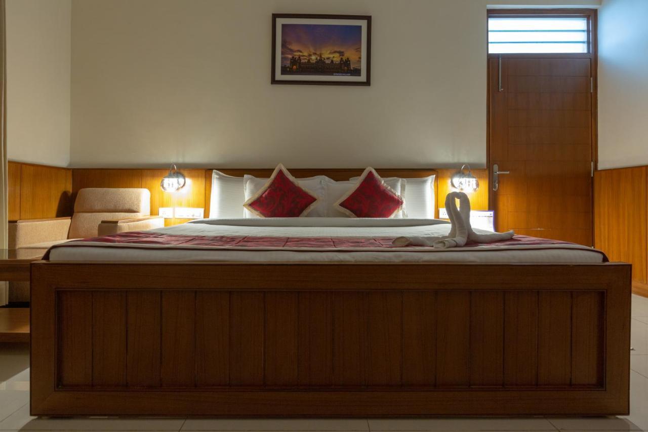 Kstdc Kumarakrupa Hotel Bangalore Luaran gambar